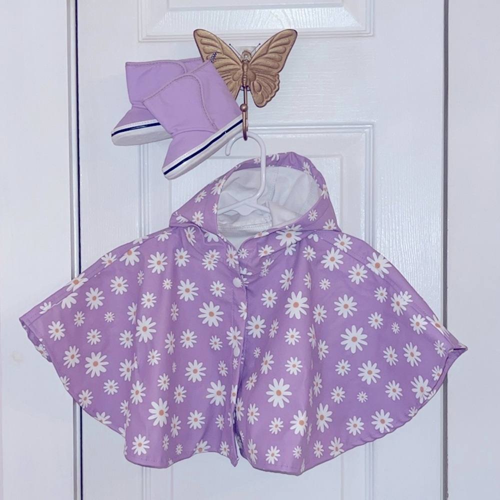 Purple daisies rain poncho with matching rain boots toddler size 6-12 months new